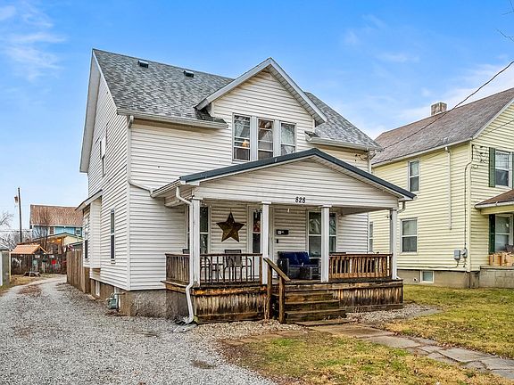 2nd image of 828 Congress St