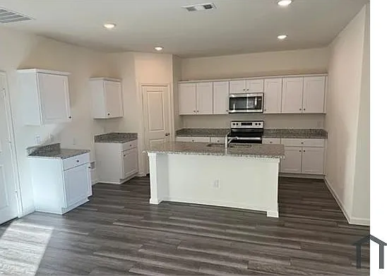 5 bed, 2616 sqft, $3,500 — Photo 4