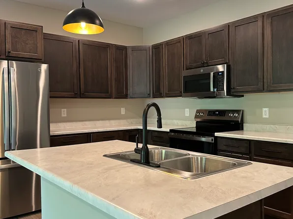 906 Olive Ave N, Madison, SD 57042