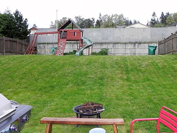 5th image of 6101 78th Ave NE