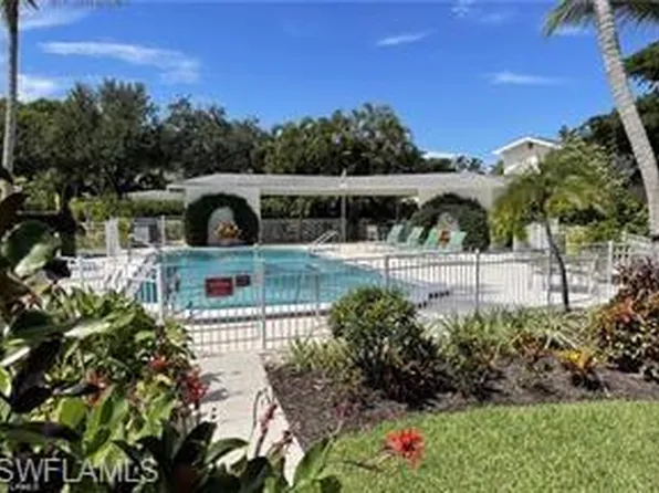 800 Golf Dr S #104, Naples, FL 34102