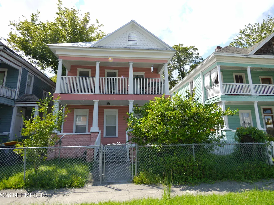 1832 Walnut St