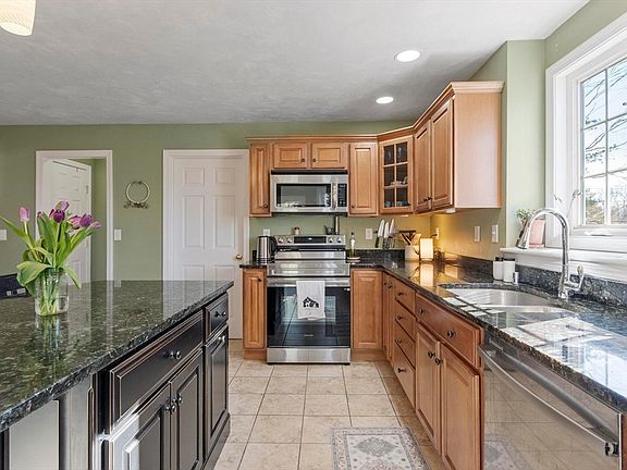 3rd image of 60 Redstone Hill Rd