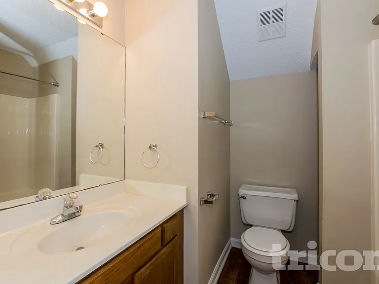 207 Salusbury Ln — Photo 11