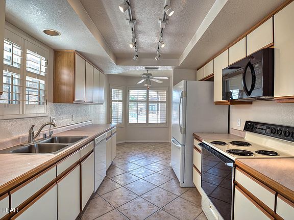 3rd image of 470 Acoma Blvd S Unit 1013