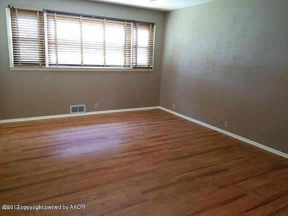 3rd image of 733 Fairlane Ave