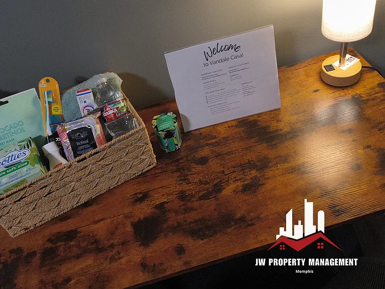 2483 Vandale Ave — Photo 8