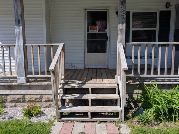 95 Main St, Saranac, MI 48881