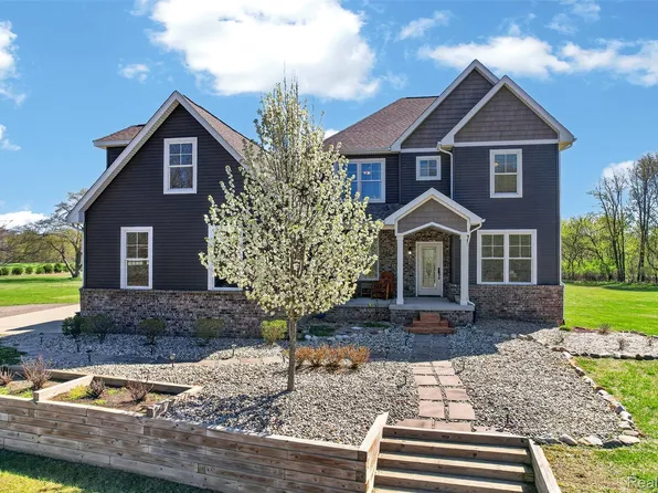 10180 N Antcliff Rd, Fowlerville, MI 48836