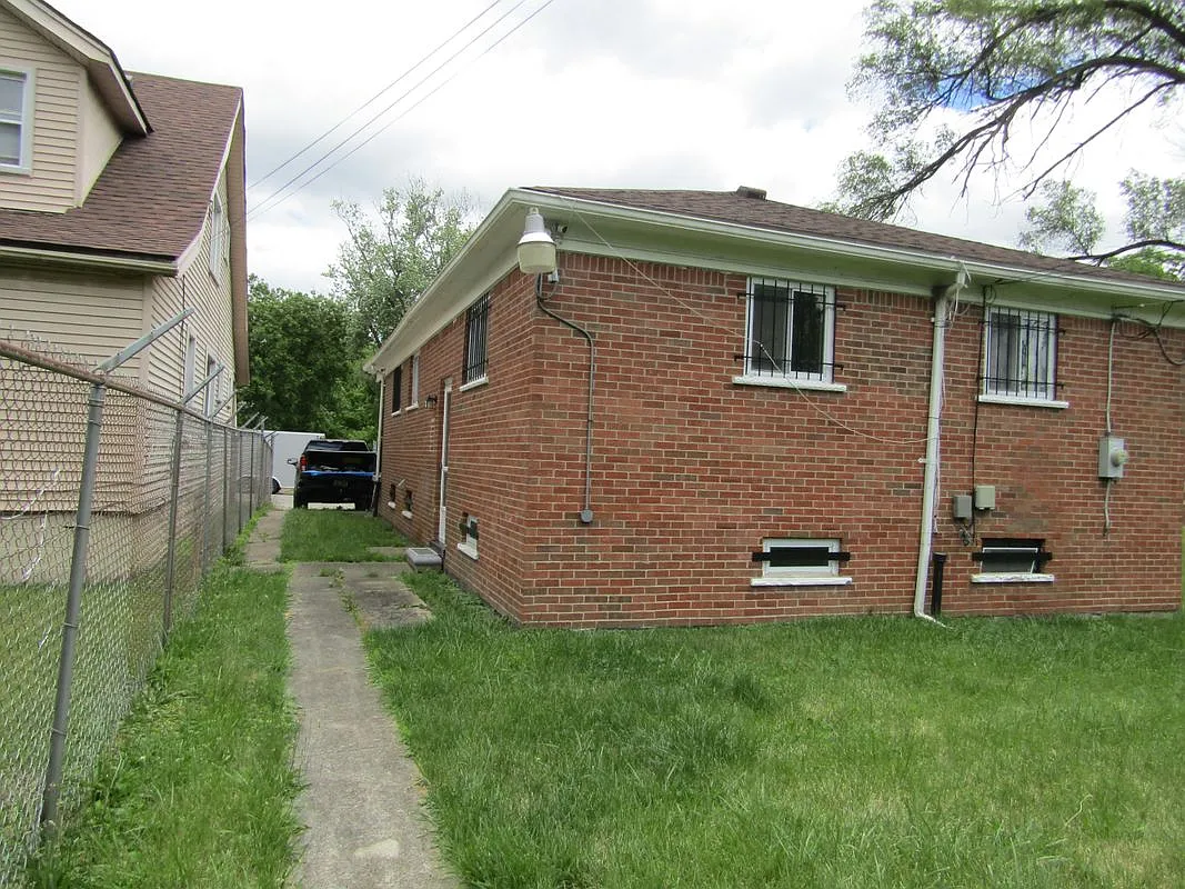 3 bed, 1.0 bath, 986 sqft, $1,425 — Photo 4