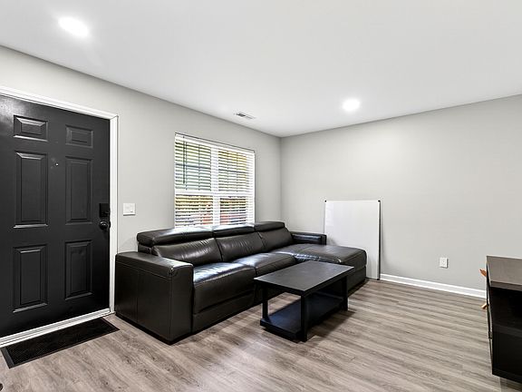 4th image of 37 Red Ln