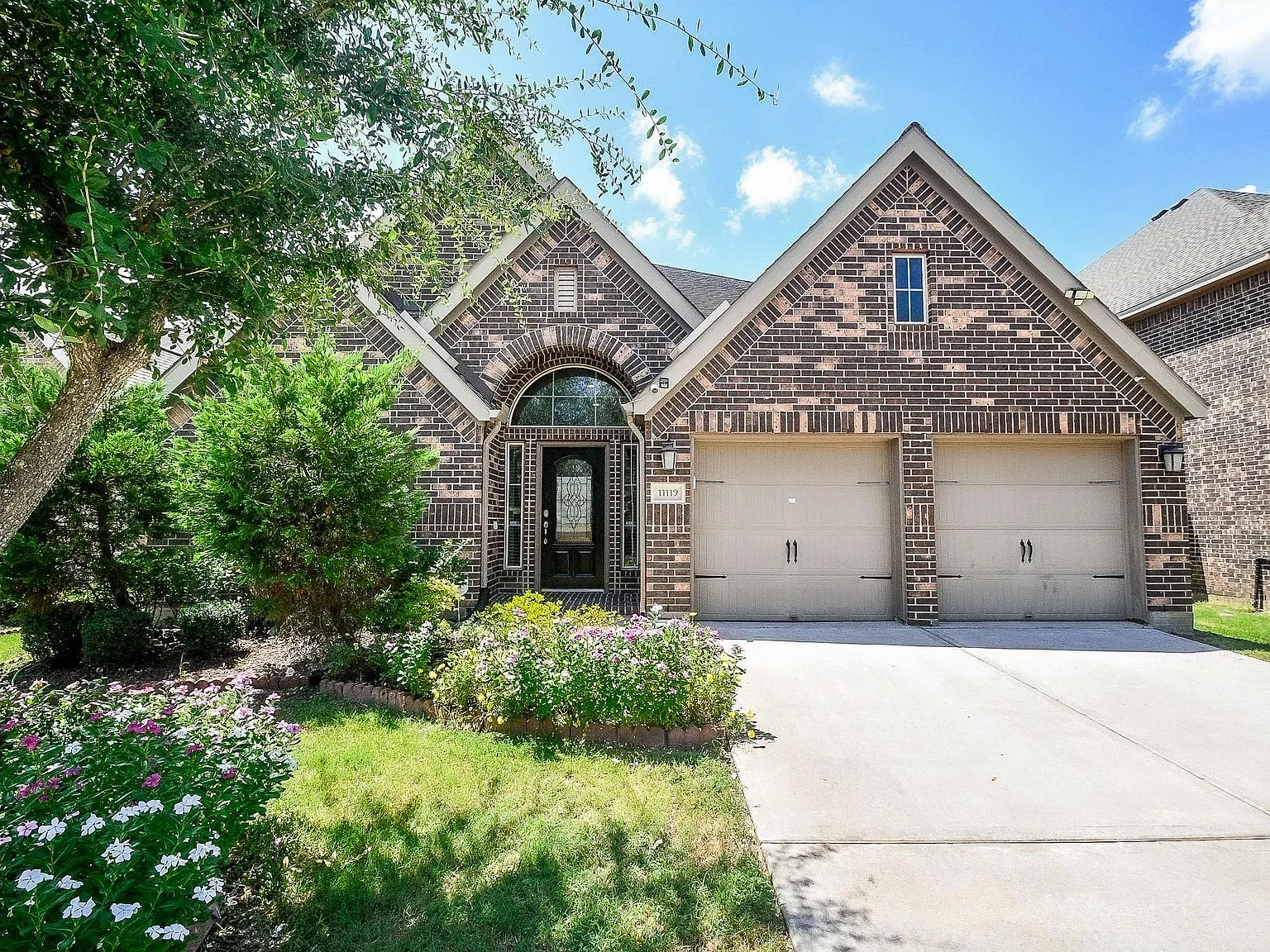 4 bed, 3.0 bath, 2596 sqft, $2,900 — Photo 3