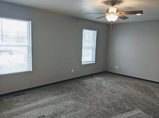 900 Eisenhower Rd #A, Hiawatha, IA 52233