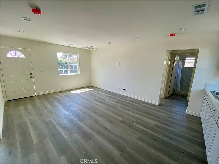 4924 Stewart Ave — Photo 5