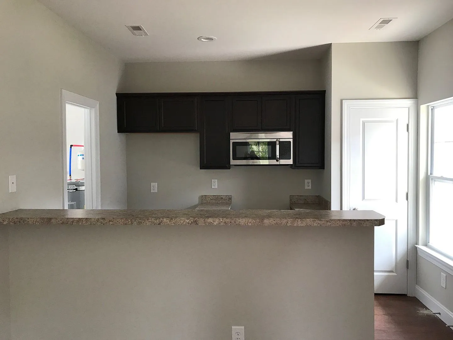 Cozy 1 Bedroom 1 Bathroom at 5026-A Park Ave — Photo 2