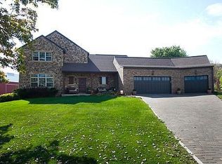 13668 Barrington Ct, Dubuque, IA 52003