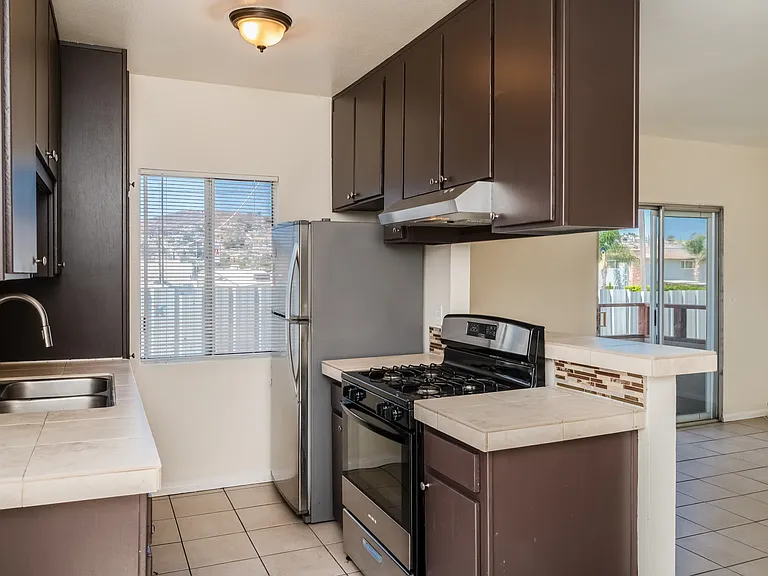 514 Grand Ave #D — Photo 8