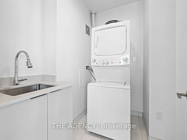 39 Roehampton Ave #4506 — Photo 17