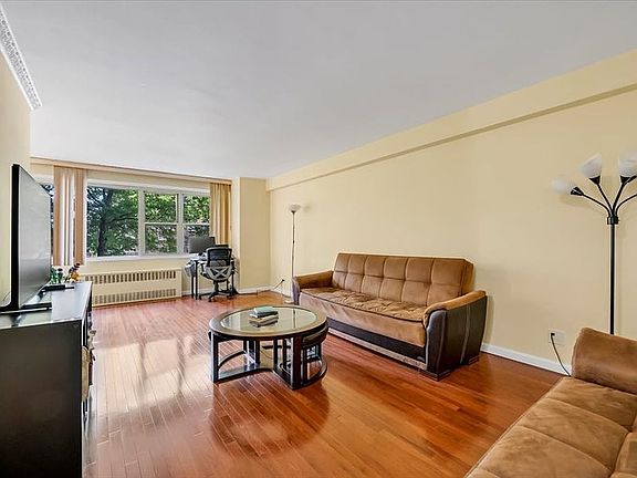 4th image of 2928 W 5th St APT 3O