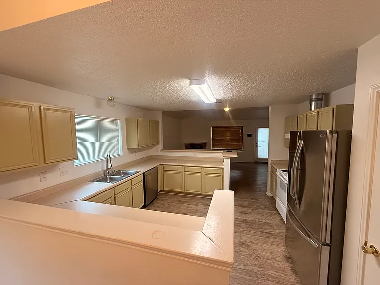 7419 Amber Dr — Photo 2