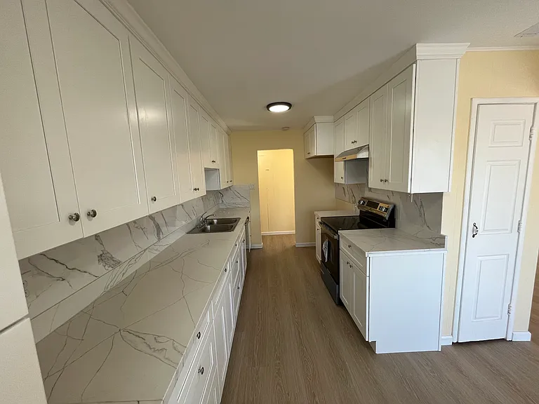42964 Parkwood St — Photo 1