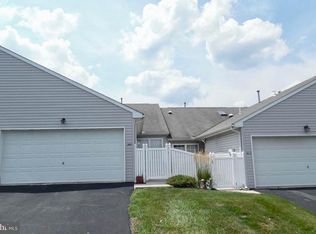 1099 Wooded Pond Dr, Harrisburg, PA 17111