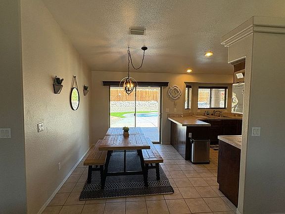 5th image of 410 Acoma Blvd N