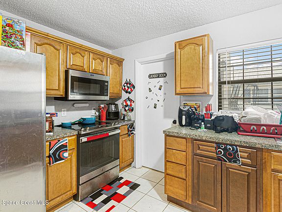5th image of 1585 Bimini St