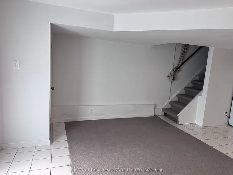 10 Wroxeter Ave #LOWER — Photo 7