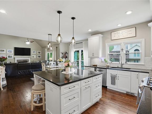 4th image of 4459 Woodford Pass NE
