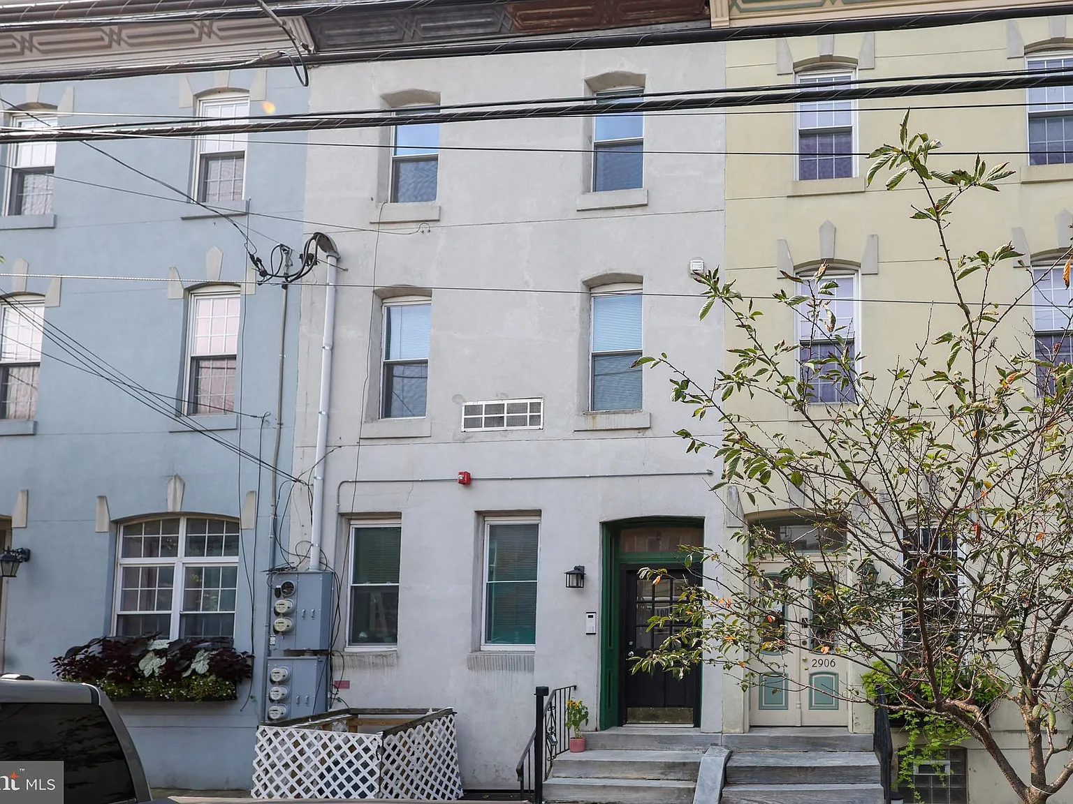 2 bed, 1000 sqft, $1,900 — Photo 1