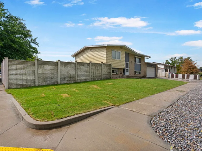 6622 S Georgia Dr — Photo 3