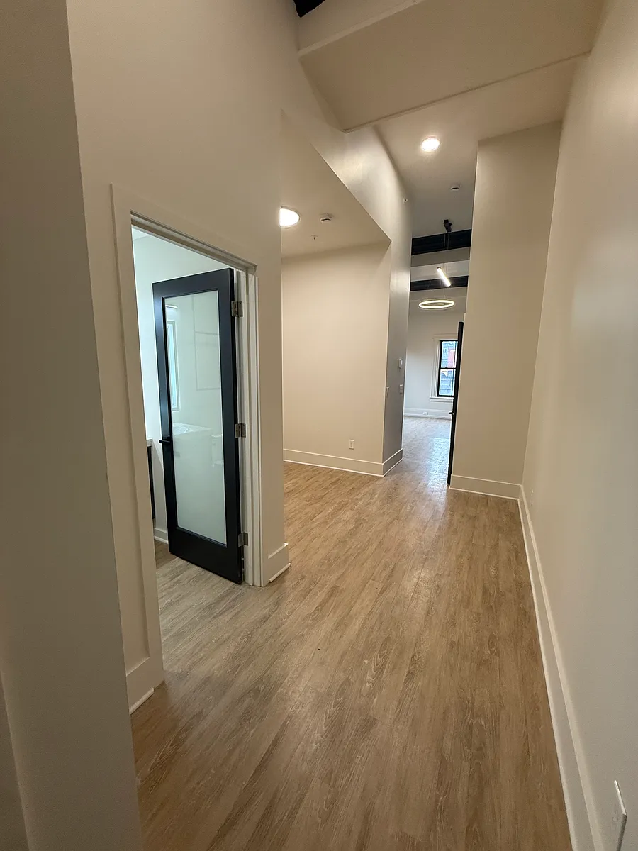 Building Photo - 411 W 1st Ave #308