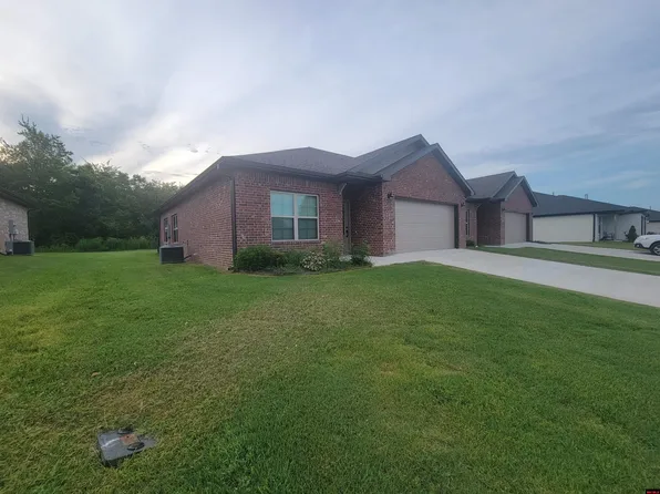 247 Turnberry Ct, Mountain Home, AR 72653