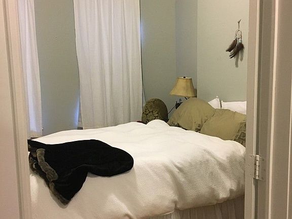 3rd image of 1037 Bergen St APT B1