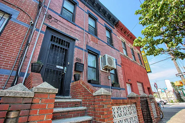 Sold by Douglas Elliman | media 16