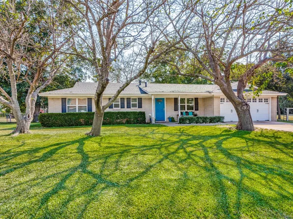 820 Crockett Dr, Burleson, TX 76028