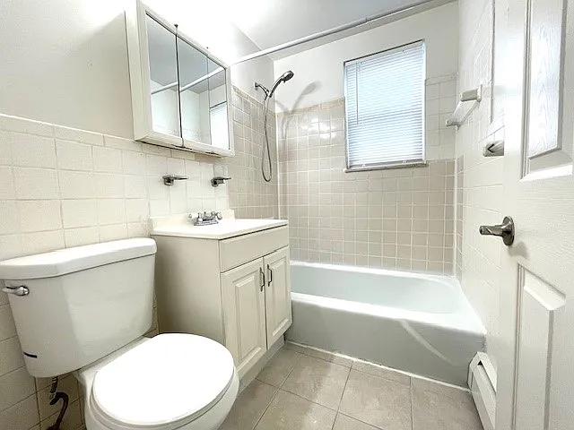 711 Farmington Ave — Photo 26