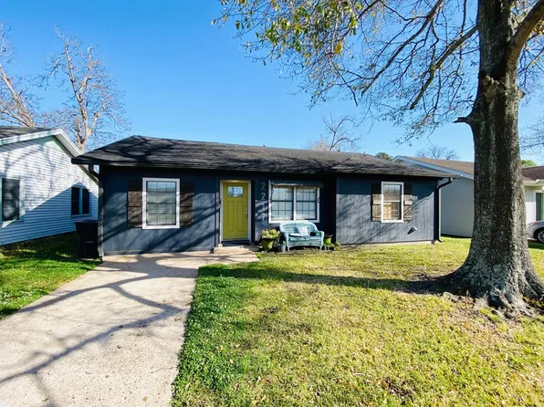 2217 2nd St, Port Neches, TX 77651