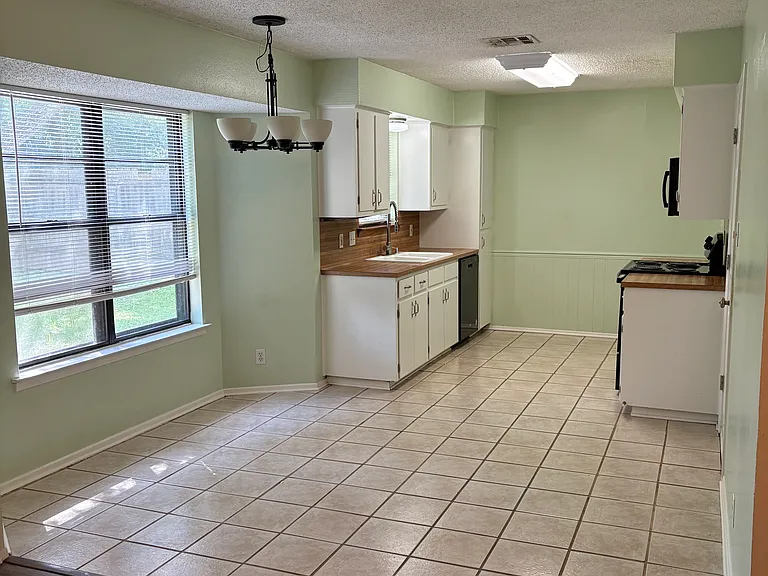 Kitchen / Dinning
