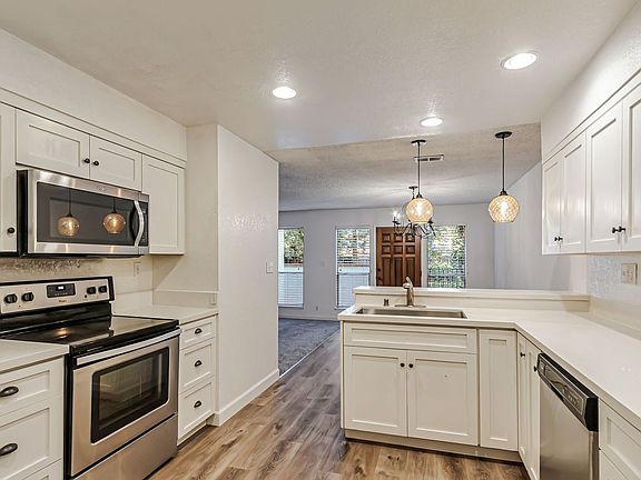 3rd image of 1755 Erinbrook Pl