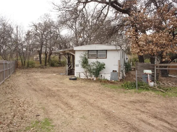 1629 Gale Ct, Azle, TX 76020