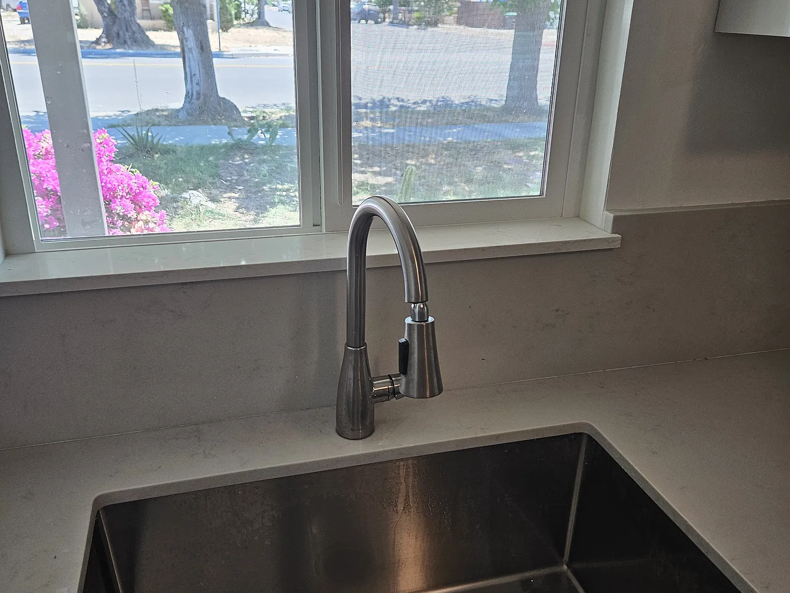E Whittier Ave, Hemet — Photo 2