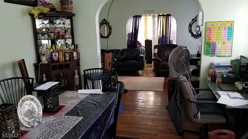 1st image of 146 Delmar Pl Floor 2
