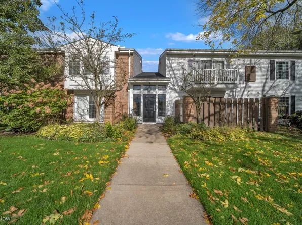 26175 Raintree Blvd APT D9, Olmsted Falls, OH 44138