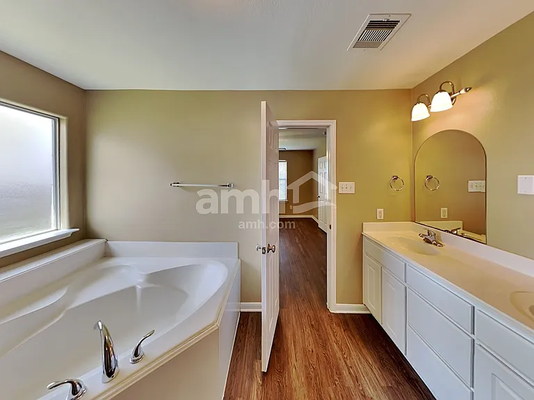 3926 Cloudbluff Ln — Photo 10