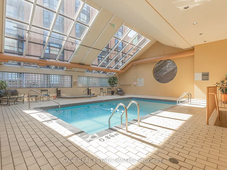 25 George St S #302 — Photo 36