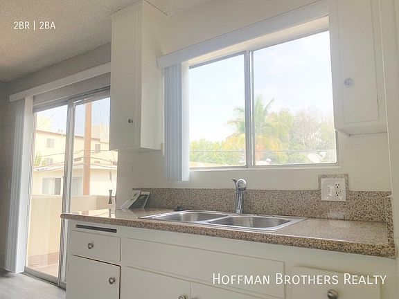 4th image of 1642 Barry Ave #4A