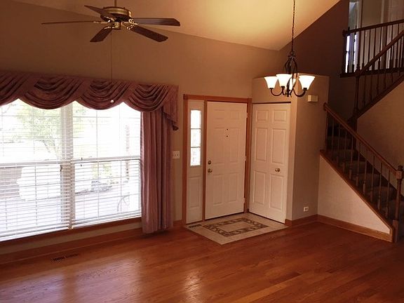 3rd image of 2300 Applewood Ln