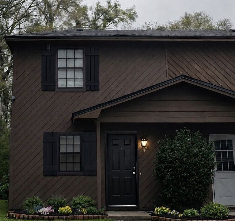 1st image of 8121 Stonebrook Dr